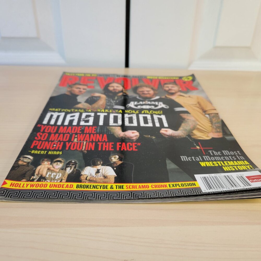 REVOLVER Magazine #80 May 2009 MASTODON Static-X Wrestlemania Hollywood Undead - Picture 6 of 7